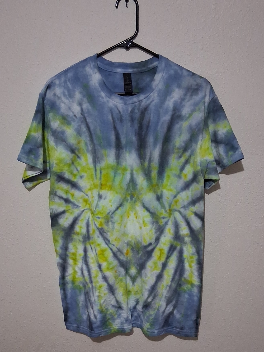 Gildan Tie-Dye Short Sleeve Crewneck T-Shirt - Blue & Lime Green